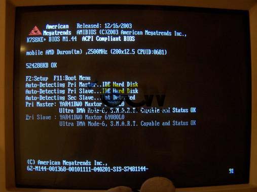 The K7S8XE+ booting with the Duron running at 2.5GHz.