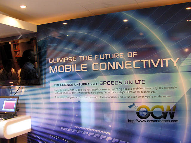 MobileOne demonstrates LTE (4G) wireless technology at speeds of 100Mbps [HD]