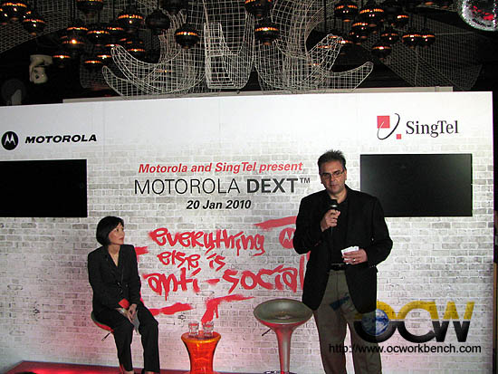 Motorola launches Android phone Motorola DEXT with MOTOBLUR with Singtel 