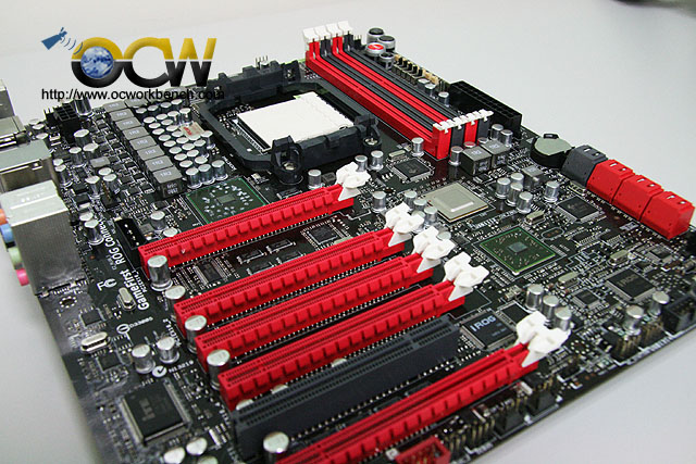 Preview of the ASUS Crosshair IV Extreme AMD 890FX mainboard with Lucid to combine ATI/NVIDIA card performance on same board