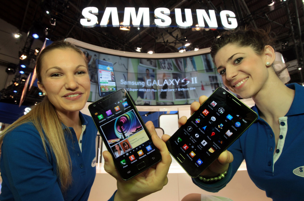 Samsung unveils its new Galaxy S 2 ahead of MWC 2011
