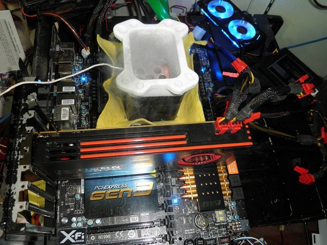 MSI Big Bang Xpower II X79 board overclocked to 5.5GHz under LN2