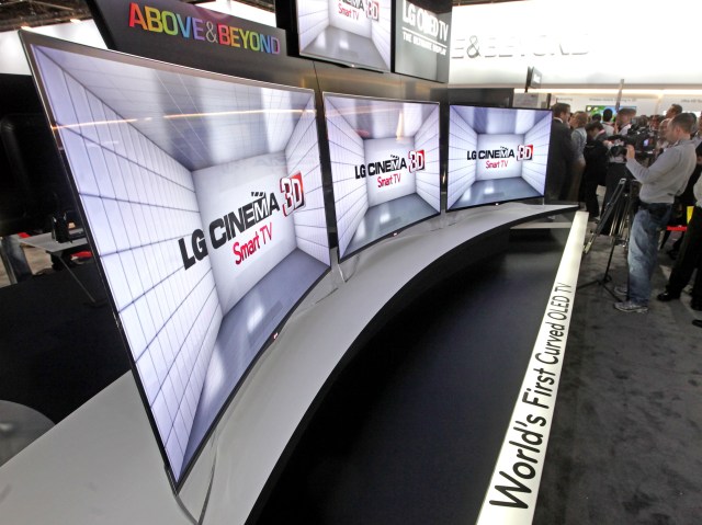 LG SHOWS ITS FIRST OLED TV WITH CURVED SCREEN 